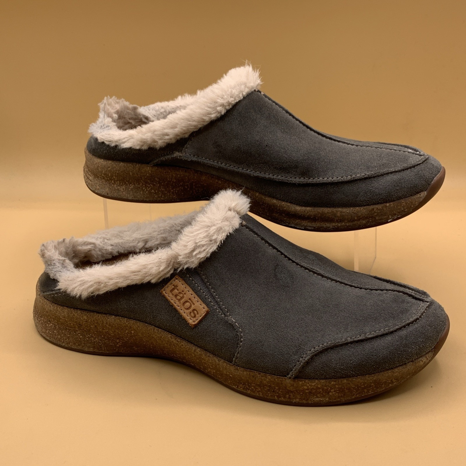 Taos Future Clogs Gray Suede Cozy Lined Slip On Women's Comfort Shoes - Size 9